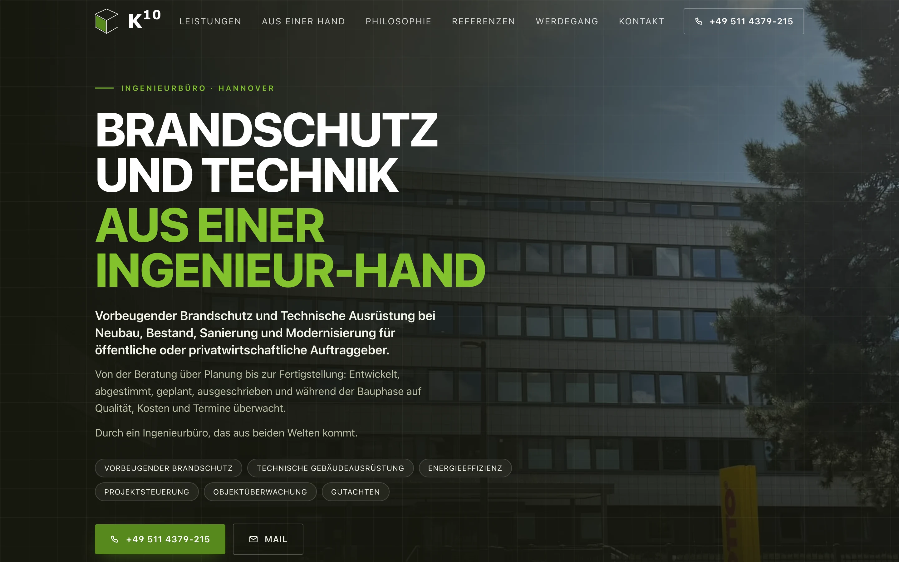 Startseite von K10 Ingenieurbüro: Brandschutz und Gebäudetechnik aus einer Ingenieurhand